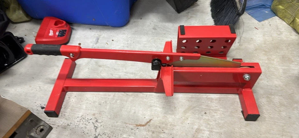 ROBERTS 10-35 Laminate and Vinyl Plank Cutter, 8, Red - Image 3 of 4