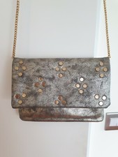 Oasis Silver Handbag (21.5cm X 16cm X 4cm) - Shoulder Or Clutch