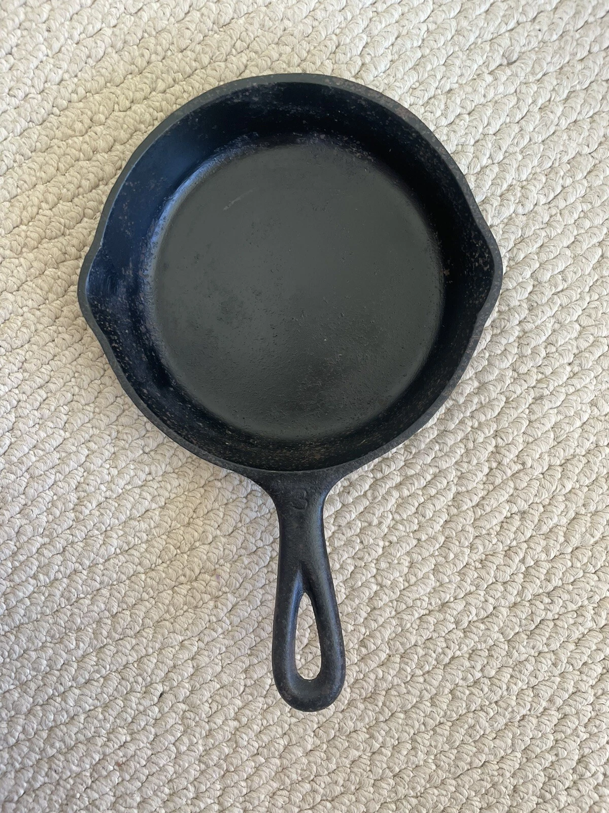 Antique Wagner Ware Cast Iron Pan Skillet #3 Sidney-O– 7–Inch 10531