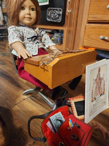 Muñeca Felicity American Girl 1993 de colección con escritorio, traje, ábaco, mochila, etc. - Imagen 3 de 8