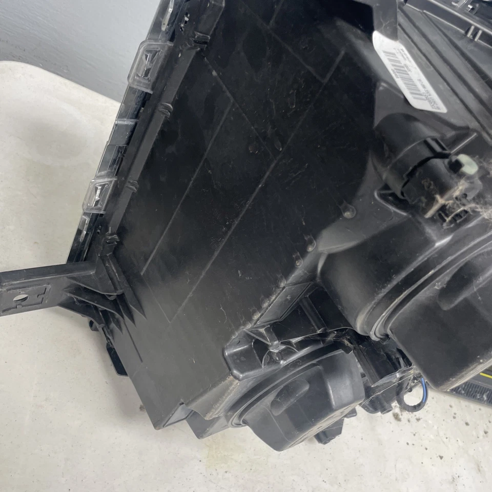 Faro derecho pasajero Chevrolet Silverado 1500 2014 2015 OEM 23380551 Foto 4 de 4