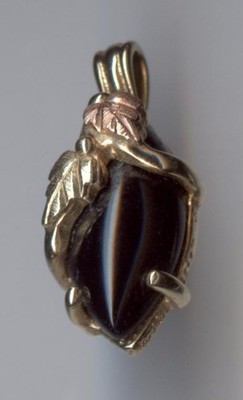 10K 1,04 Gramm massives Gelbgold 12mm Marquise schwarzer Onyx Blatt Blütenblatt Anhänger (eq