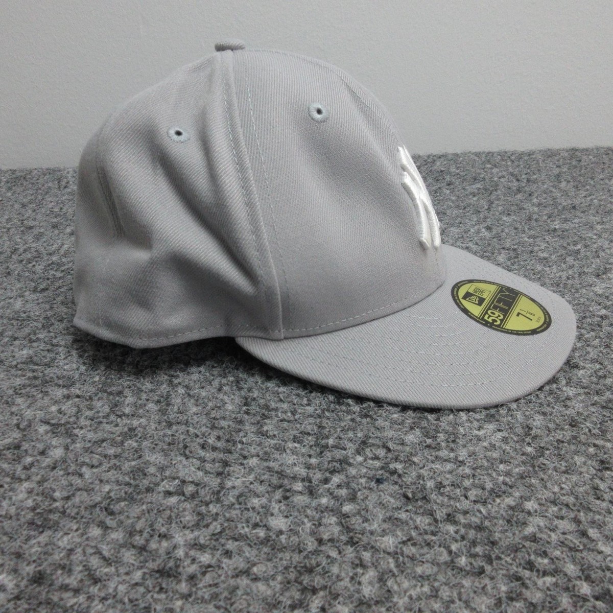 New York Yankees Hat Cap Fitted Mens 7 1/8 Gray MLB Baseball