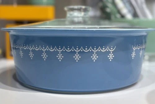 Pyrex 664 Big Bertha 4 Qt Blue Snowflake Garland Casserole Dish WITH LID VINTAGE