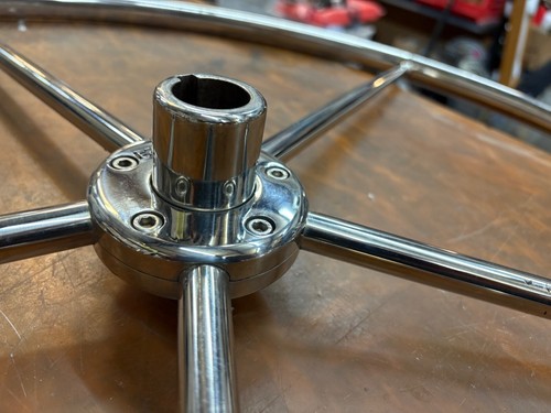EDSON WHEEL 32" S/S DISHED DESTROYER STRAIGHT 1" SHAFT D SHAPED - Picture 6 of 9