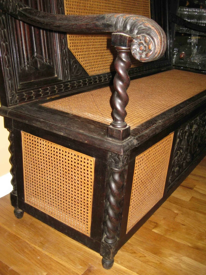 Antiguo cofre de banco italiano tallado en madera ornamentada quizás finales del siglo XIX Foto 3 de 4