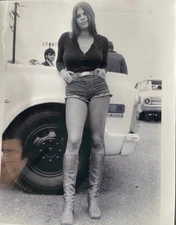 VRHTF NHRA VTG SUPER HOT JUNGLE PAM BEING BEAUTIFUL IN THE PITS PHOTO 8" X 10"