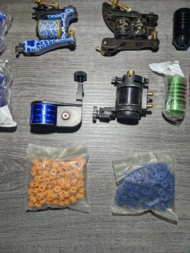 Lot of 7 Tattoo Guns, 11 Grips, & 2 Bags of Pin Cushions/Grommets (Untested) - Picture 5 of 7