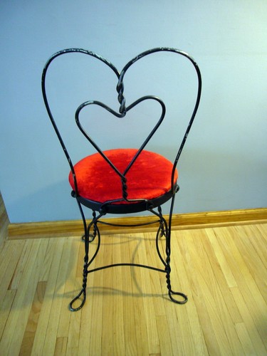 Vtg Black Wrought Iron Ice Cream Parlor Chair Heart Back Solid Red Velvet Seat - Picture 7 of 8