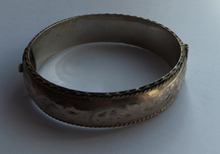 Beautiful Vintage Solid Silver 925 Bangle. FULLY … - image 1