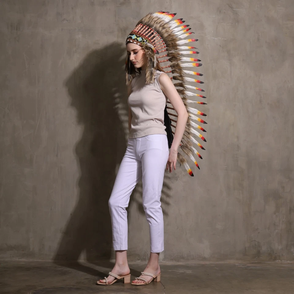 Tocado indio largo naranja réplica hecho con plumas teñidas de gallo Foto 2 de 4