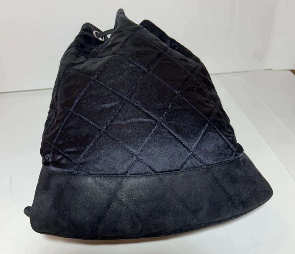 AUTÉNTICO BOLSO CHANEL, vintage, acolchado con diamante, seda, gamuza, cuero con cordón.   Foto 3 de 4