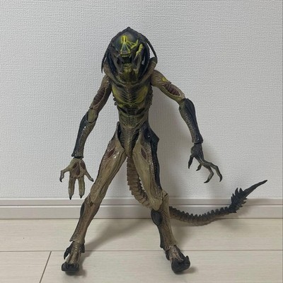Hot Toys AVP2 Predalien 1/6 Scale Collector s Box FOX Exclusive Figure from JPN