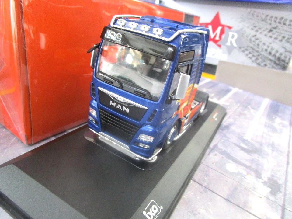 MAN TGX XXL blau Dekor 2020 LKW Truck Camion Zugmaschine TR235 IXO 1:43 - Bild 4 von 4