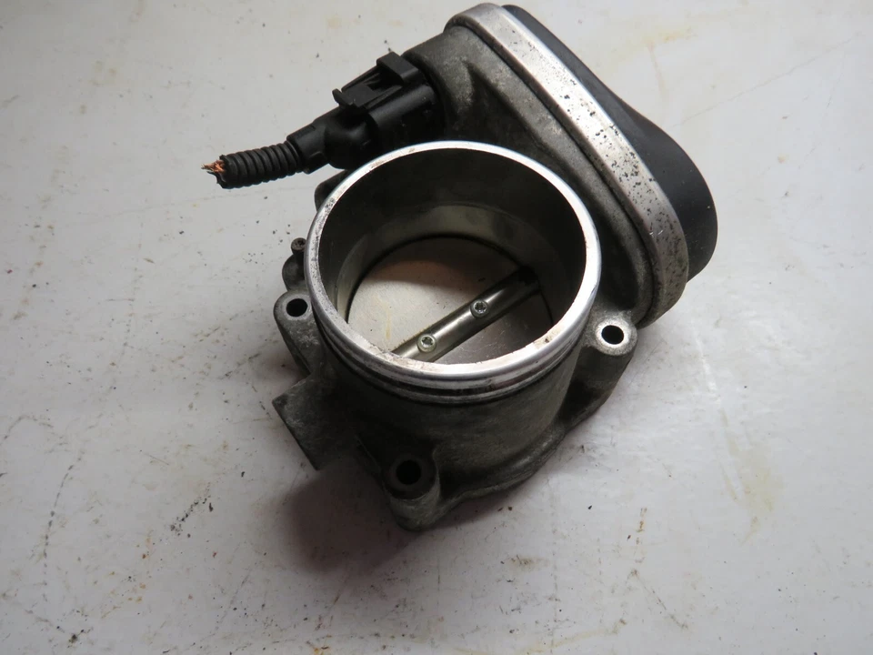 BMW 325Xi 325 XI 2004 2,5 L carrocería del acelerador Foto 2 de 4