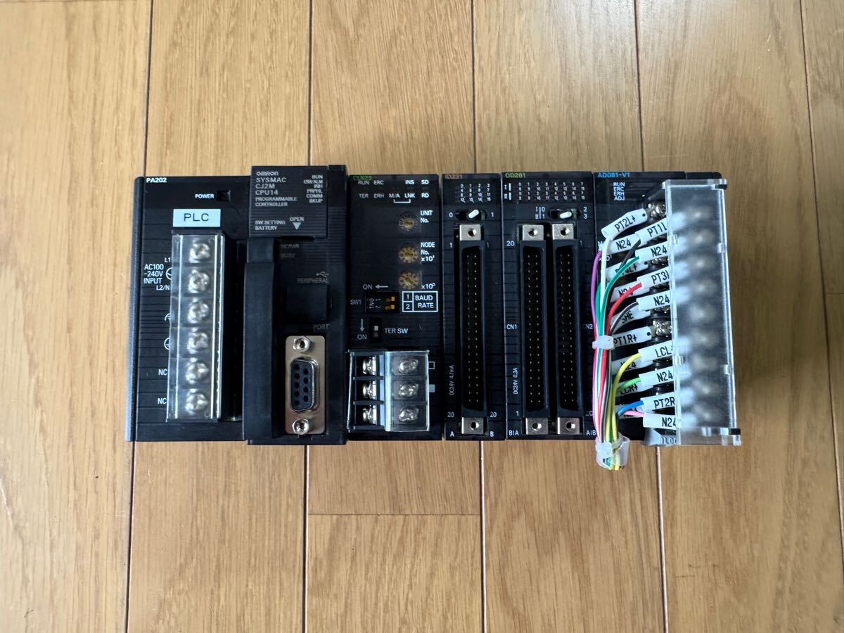 OMRON PA202 CJ2M-CPU14 CLK23 ID231 OD261 AD081-V1 6-PIECE OMRON PA202 CJ2M-CPU14 CLK23 ID231 OD261 AD081-V1 6-PIECE