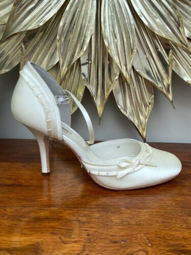 NEW Benjamin Adams' LIZA' Ivory Duchesse Silk Swarovski Crystal Wedding Shoes 8 - Picture 1 of 3