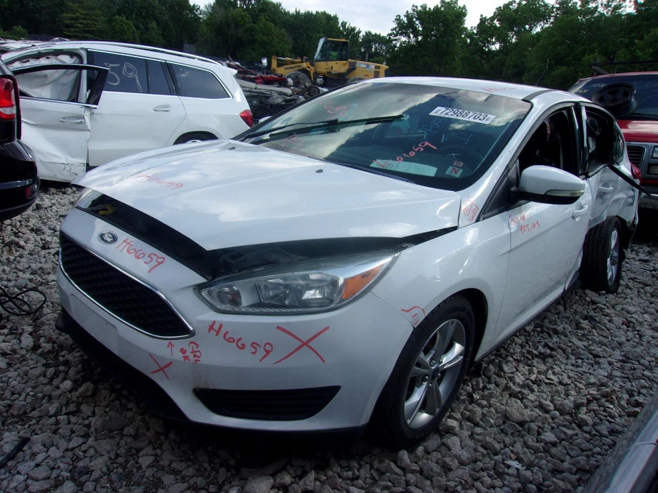 Conjunto de faro izquierdo usado se adapta a: bisel de faro cromado halógeno Ford Focus 2016 Foto 4 de 4