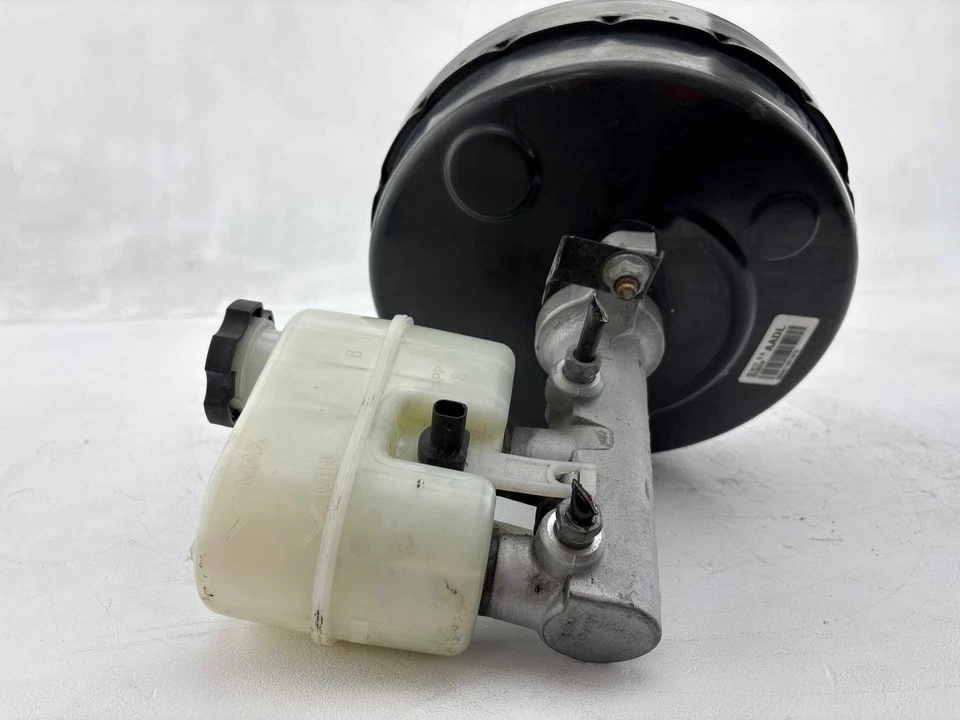 Главный цилиндр и резервуар тормозного усилителя для Chevrolet Tahoe 2015–2020 годов от оригинального производителя - Изображение 2 из 4