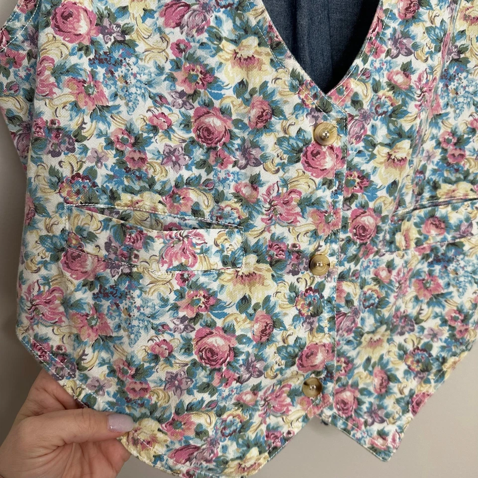 Colete Cotton Express vintage estampa floral 3 botões com amarração nas costas - Imagem 2 de 4