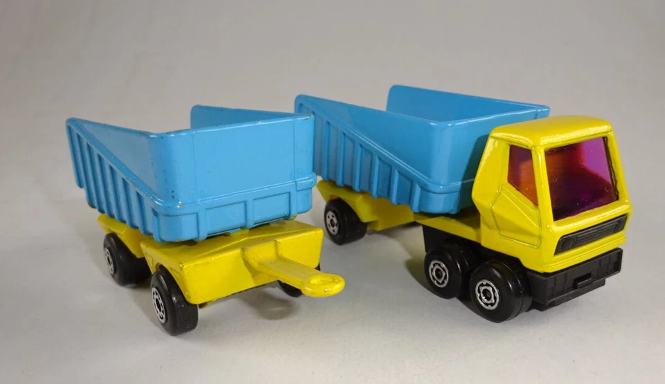 Matchbox Two-Pack 17 Articulated Truck & Trailer hellgelb & blau top - Bild 3 von 4