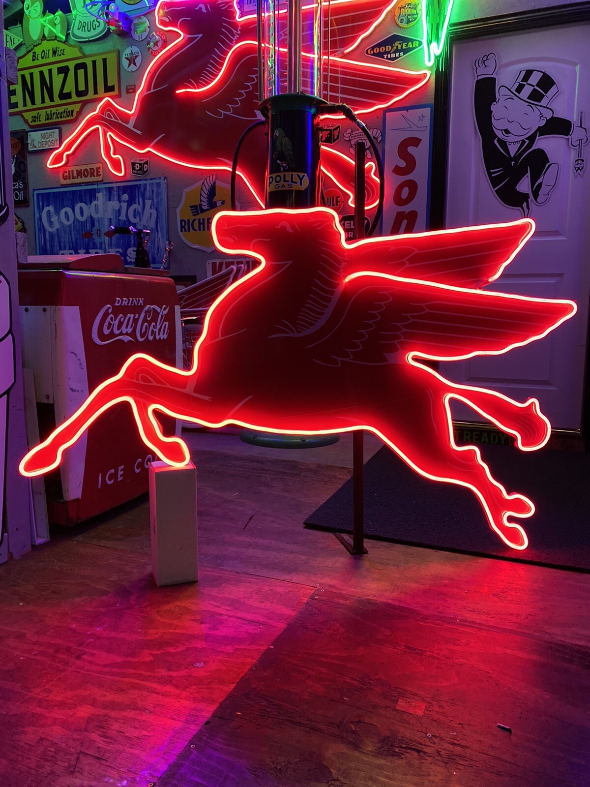 Antique Vintage Old Style LED Neon Mobil Pegasus Gas Oil Service Sign ...
