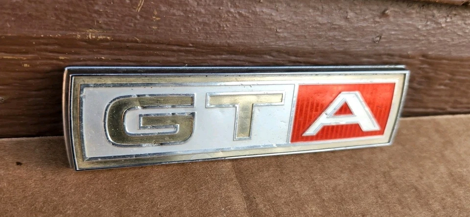 Ford Fairlane 1967 'GT-A' emblema de guardabarros FoMoCo C7OB-16720-B Foto 2 de 4