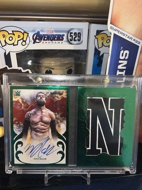 2025 Topps Royalty WWE Autogramm Jumbo Relic Booklet Finn Balor /5 #JAB-FBA