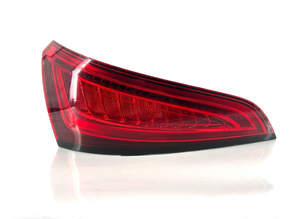 Luz trasera LED montada en la puerta lateral izquierda del conductor OEM 2013-2017 Audi Q5 Foto 2 de 4