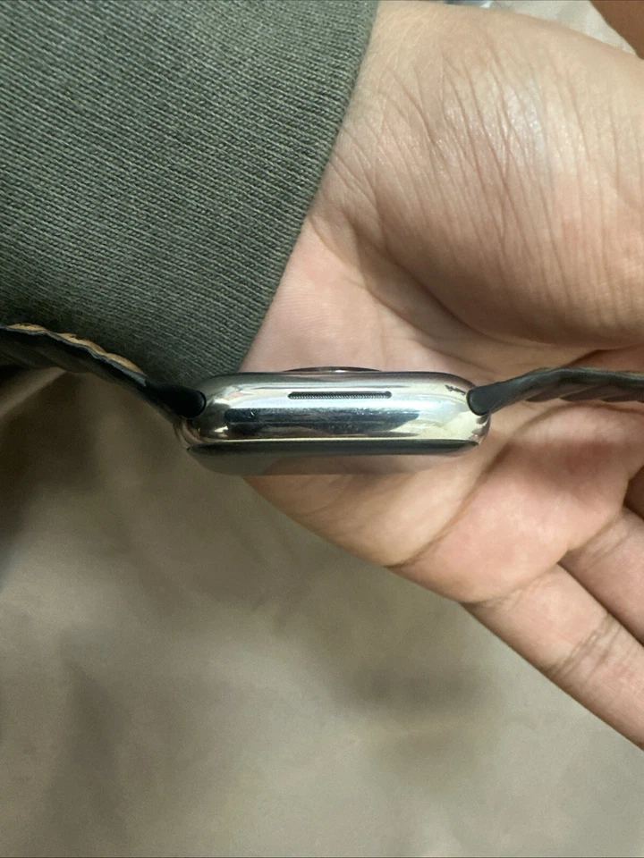 Apple Watch Series 8, 41mm, Acero Inoxidable y Cerámica Foto 3 de 3