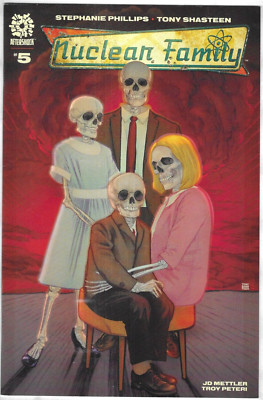 Nuclear Family Comic 5 First Print Cover A Shasteen 2021 Stephanie Phillips