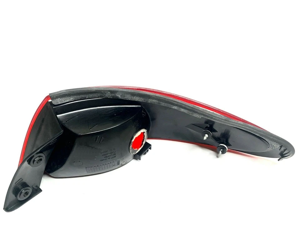 Lente/carcasa trasera derecha del lado del pasajero sedán para Ford Escort 1997 1998 Foto 2 de 2