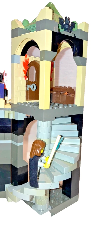 LEGO Harry Potter 4706 Forbidden Corridor, photo 4 of 5
