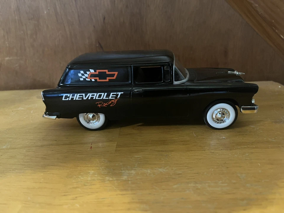 Chevrolet Racing Champions 1955 sedán entrega banco de monedas con cerradura Foto 2 de 4