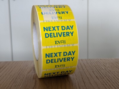 Evri gelb Lieferung Aufkleber am nächsten Tag - 1 Rolle mit 2000 Stickern - Q19241