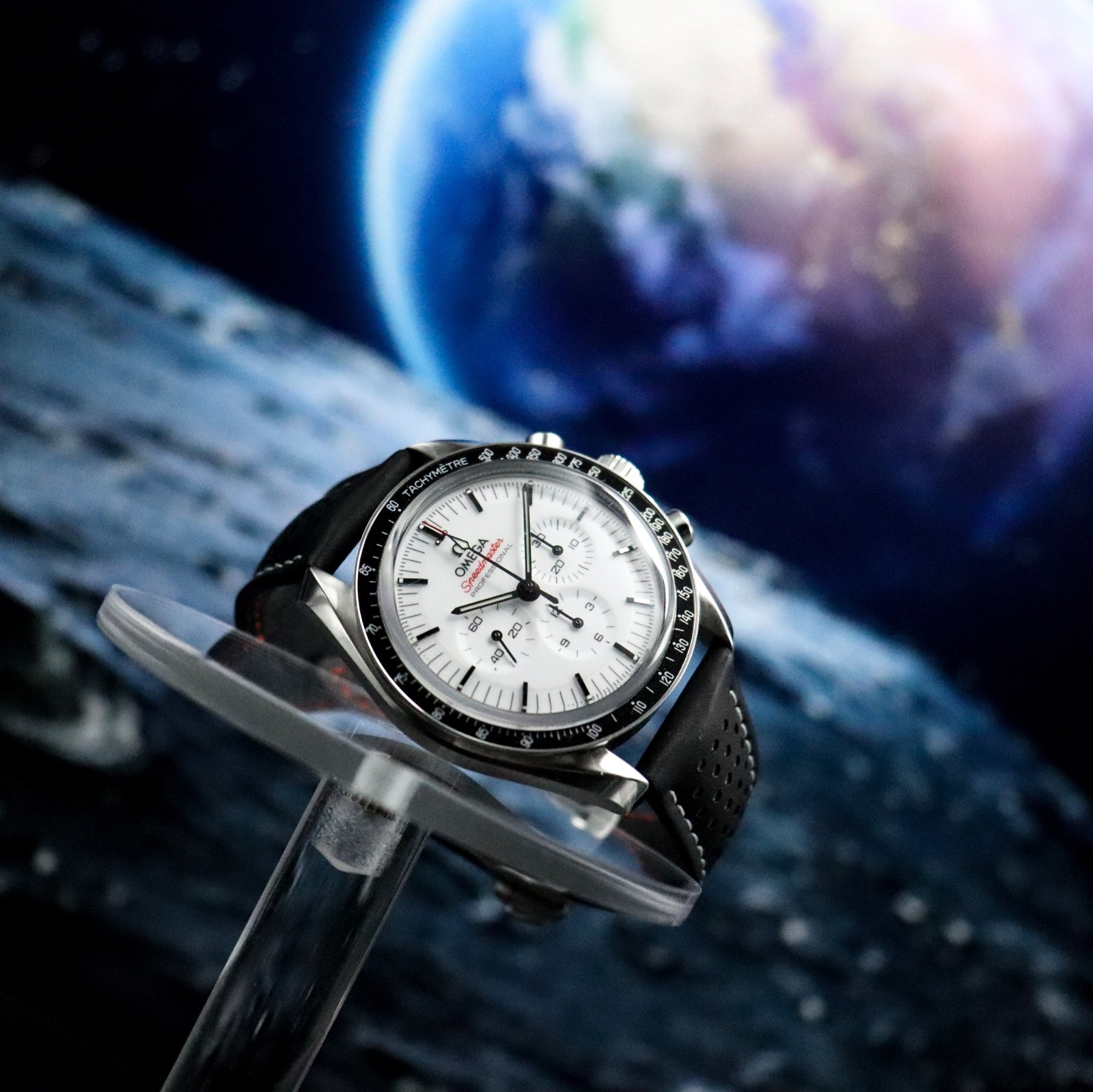 OMEGA Speedmaster Moonwatch Professional White Dial 2025 Ref 310.30.42.50.04.001 image 4