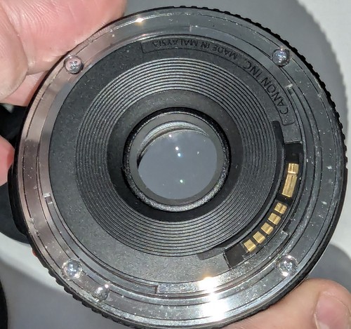 Canon EF 40mm 1:2.8 STM Pancake MACRO Lens - Picture 9 of 10