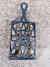 VINTAGE RUSTIC TRIVET Sad Iron CAst Iron