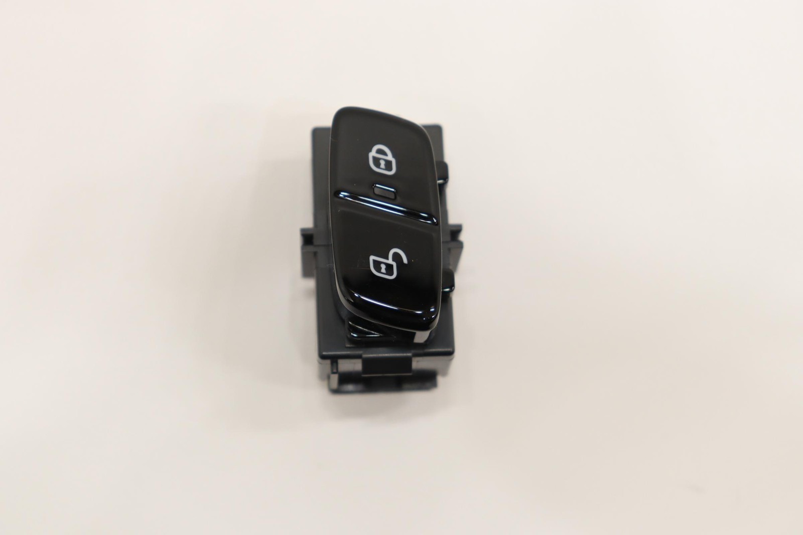 2016 - 2025 VOLVO XC90 FRONT RIGHT SIDE DOOR LOCK UNLOCK SWITCH OEM 31443864