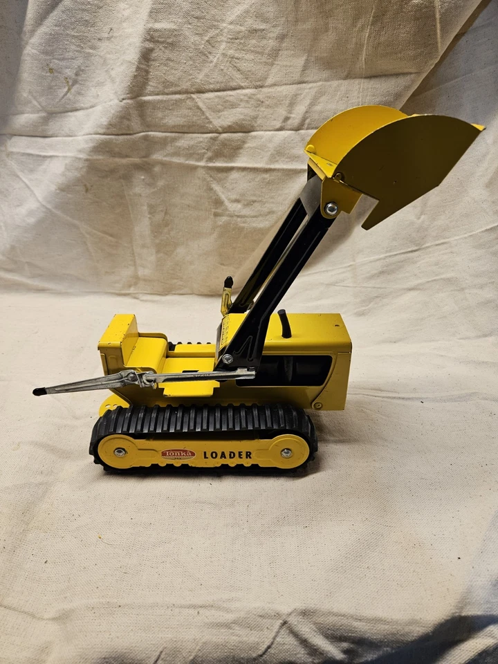 VINTAGE TONKA LOADER#2! MID 60'S  EXCELLENT 100% ORIGINAL CONDITION! COMPLETE! - Image 2 of 4