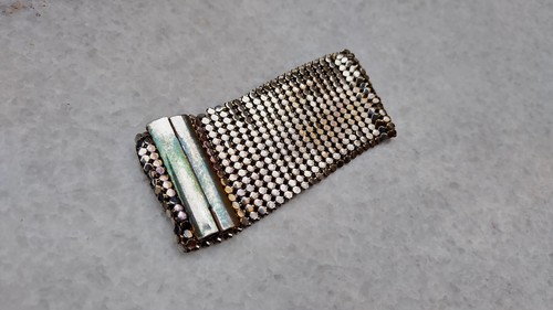 Vintage gold and silver tone metalic bracelet with magnetic clasp - Picture 9 of 9