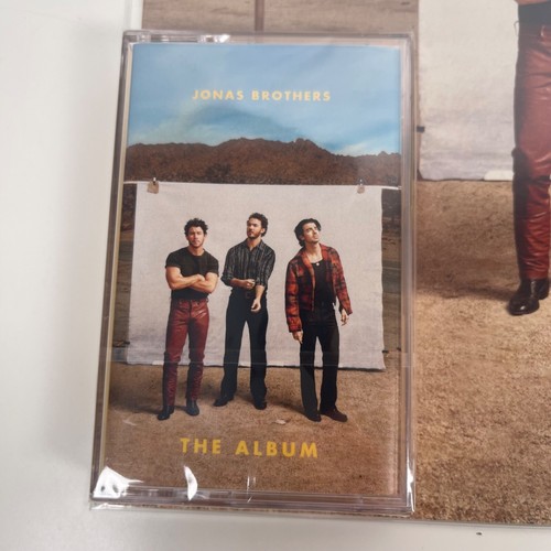 Jonas Brothers - The Album: CD, Cassette & HAND SIGNED Art Card Bundle ✅ - Picture 4 of 8