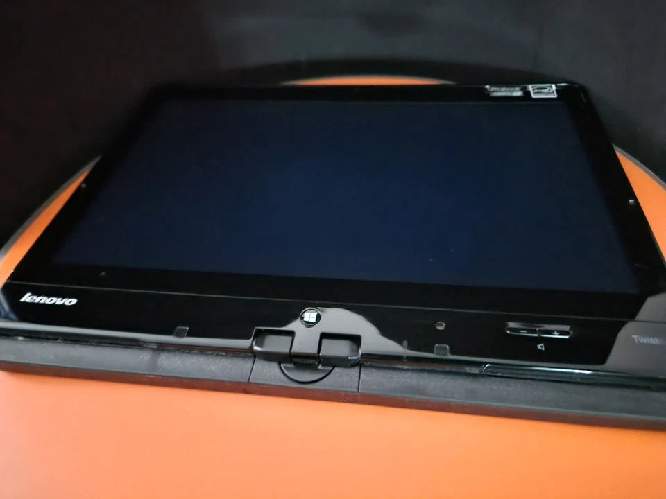Lenovo DSQJ707 Netbook Tablet (2in 1) Travel Companion :) -Smooth Operator ! - Image 4 of 4