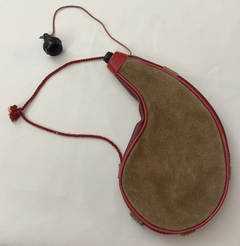 Bolso Bota De Colección Años 70-90 Gamuza Cuero Cantimplora Piel De Vino Borde Rojo Estilo España Foto 4 de 4