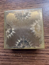 1950's Vintage Elgin American Gold Tone Flower Engraved Powder Compact - Used