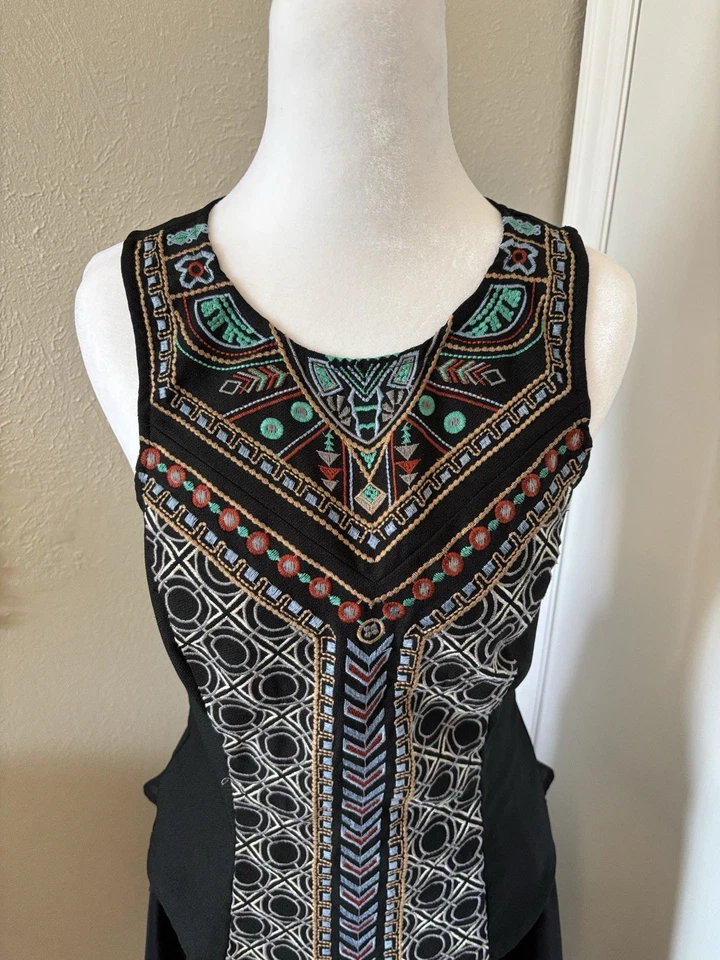 Blusa negra bordada sin mangas talla S Foto 2 de 4