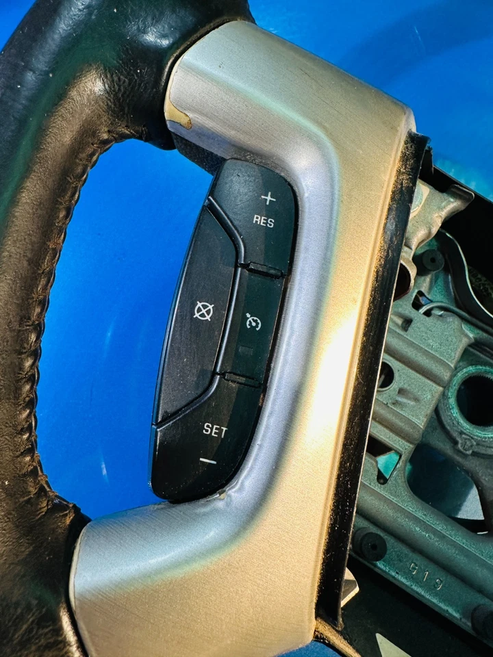 🐼 Volante GMC Acadia con botones P/N: 20910933 🌟 Foto 2 de 4