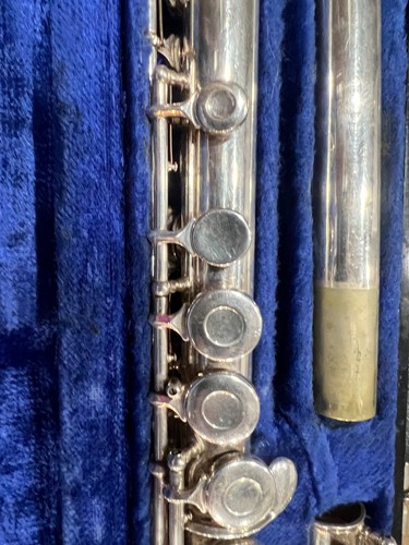 Vintage Gemeinhardt Silver Tone Flute with Hard Case - Picture 7 of 10