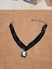 Fashion beautiful velvet choker necklace with beautiful fashion cameo pendant