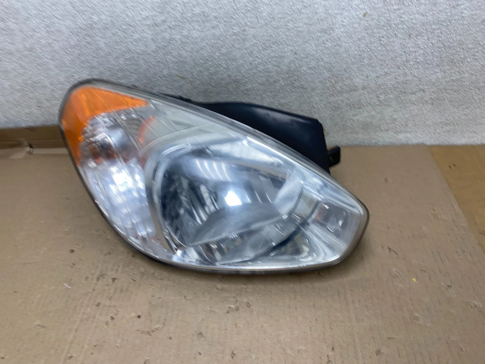 Faro halógeno pasajero derecho Hyundai Accent 2006 a 2011 sedán U1005 DW Foto 2 de 4